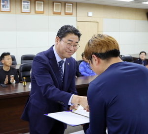 광양농협, 다문화 가정 학생에 장학금 전달